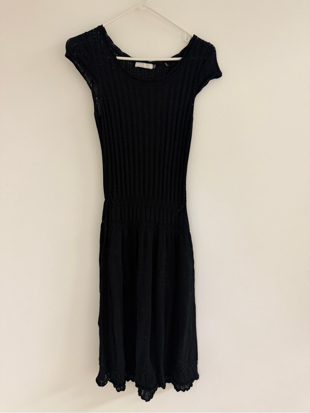 Badgley Mischka Black Cap-Sleeve Ribbed Midi Dress